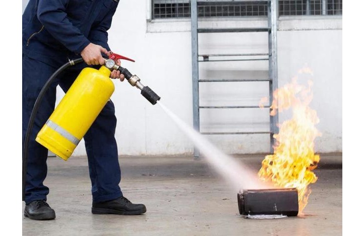 Специальные огнетушители для тушения литий-ионных аккумуляторов и активных металлов